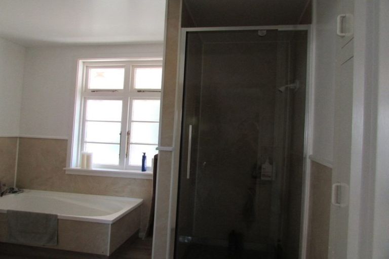 Photo of property in 2 Hawkhurst Road, Lyttelton, 8082