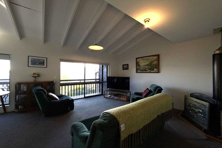 Photo of property in 15b Cameron Place, Fernhill, Queenstown, 9300
