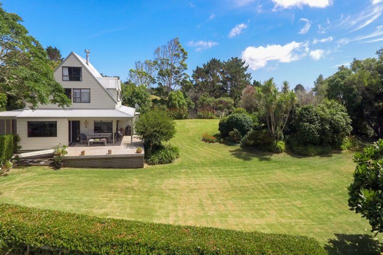 Photo of property in 115 Wilson Road, South Head, Helensville, 0874