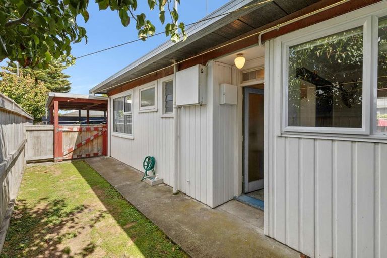 Photo of property in 2/54 Weston Avenue, Roslyn, Palmerston North, 4414