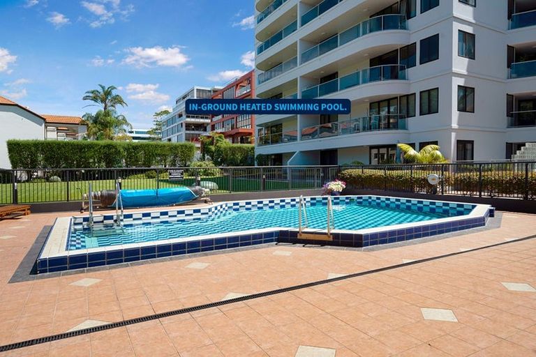 Photo of property in 2i/175 Hurstmere Road, Takapuna, Auckland, 0622