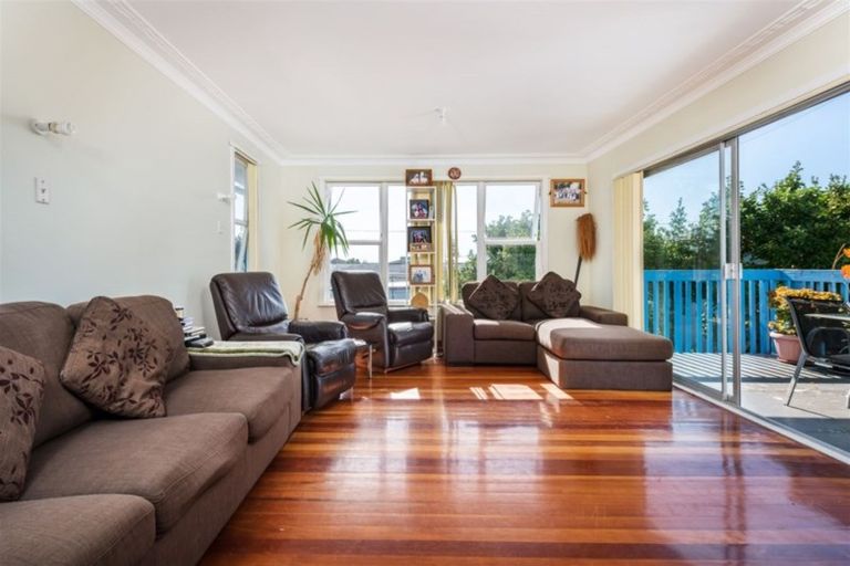 Photo of property in 728 Te Atatu Road, Te Atatu Peninsula, Auckland, 0610