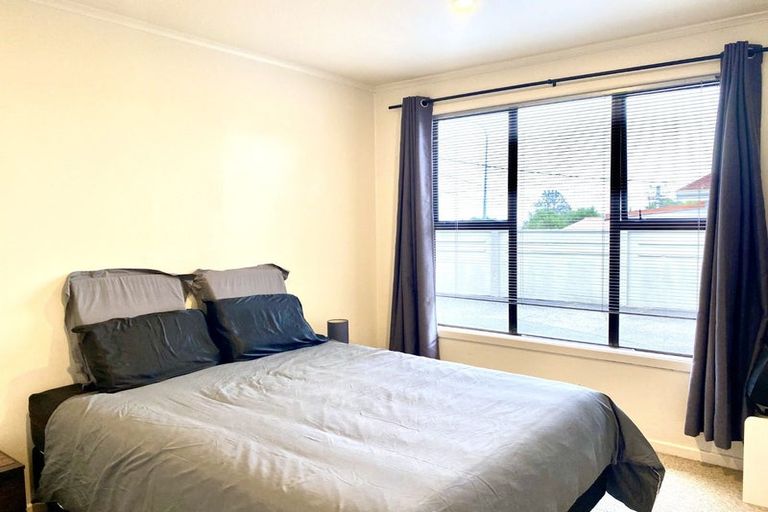 Photo of property in 473 East Coast Road, Murrays Bay, Auckland, 0630