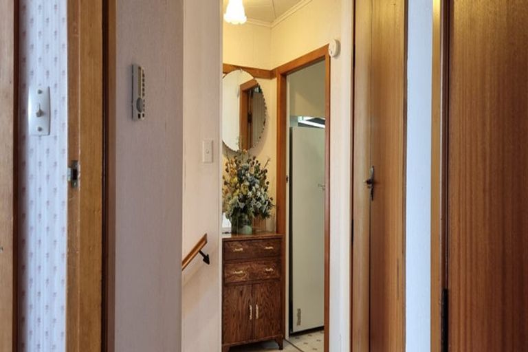 Photo of property in 4 Bella Grove, Naenae, Lower Hutt, 5011