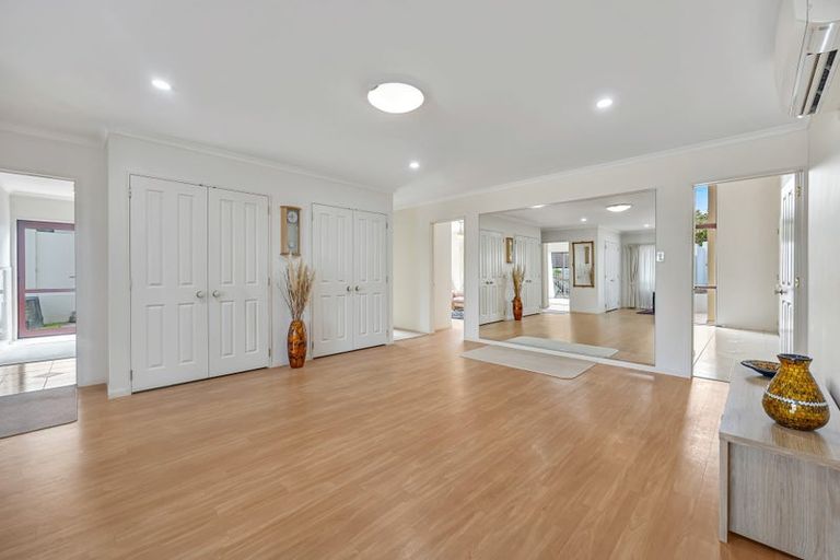 Photo of property in 5 Courtneys, West Harbour, Auckland, 0618
