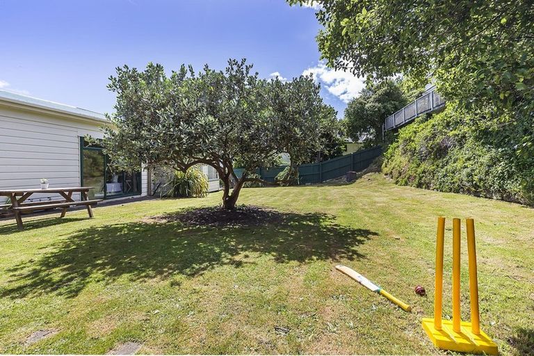 Photo of property in 16 Samoa Street, Kilbirnie, Wellington, 6022