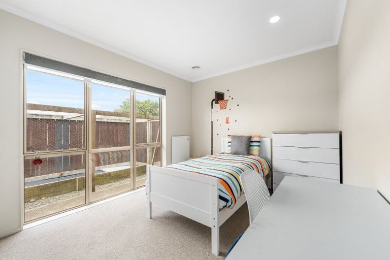 Photo of property in 11 Chestnut Close, Kelvin Grove, Palmerston North, 4414