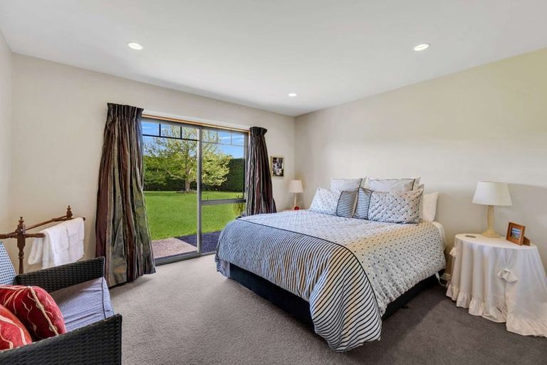 Photo of property in 27 Pohutukawa Drive, Levin, 5571