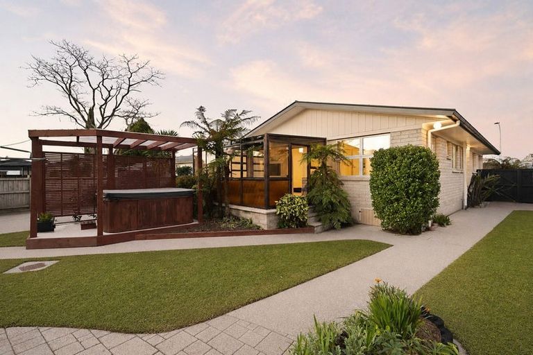 Photo of property in 19 Clematis Avenue, Pukete, Hamilton, 3200