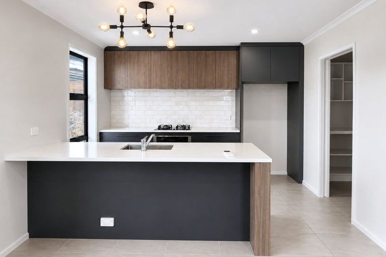 Photo of property in 30 Waituarua Drive, Takanini, 2112
