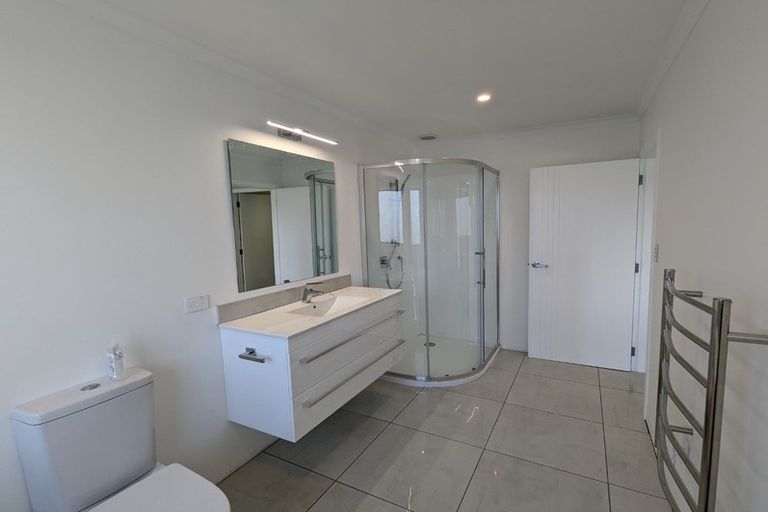 Photo of property in 44 Albatross Close, Whitby, Porirua, 5024