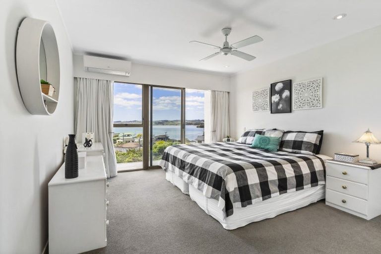 Photo of property in 2/7 Pounamu Place, Shelly Park, Auckland, 2014