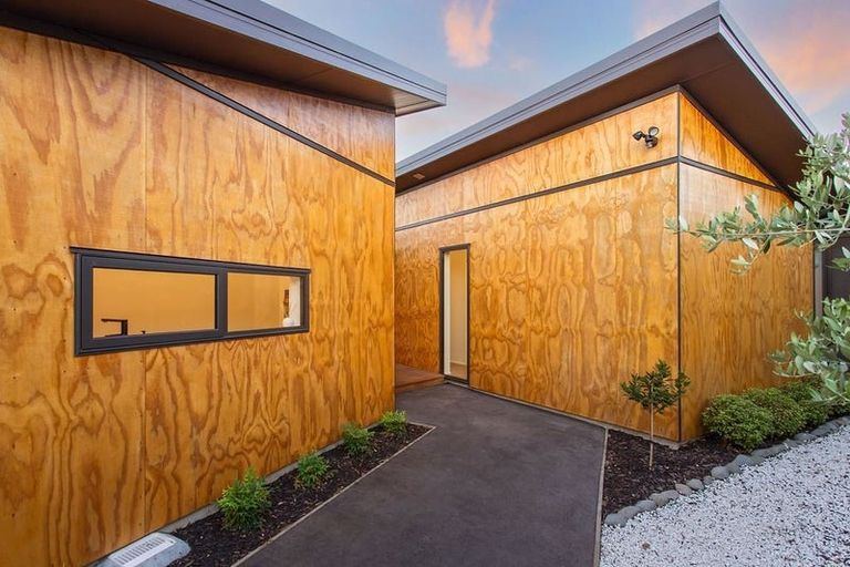 Photo of property in 98 Osborne Street, Waltham, Christchurch, 8011