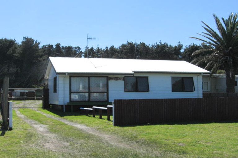 Photo of property in 48 Koputara Road, Himatangi Beach, Foxton, 4891