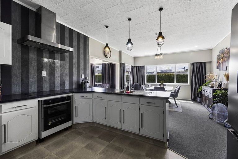 Photo of property in 42 Denby Road, Hawera, 4672