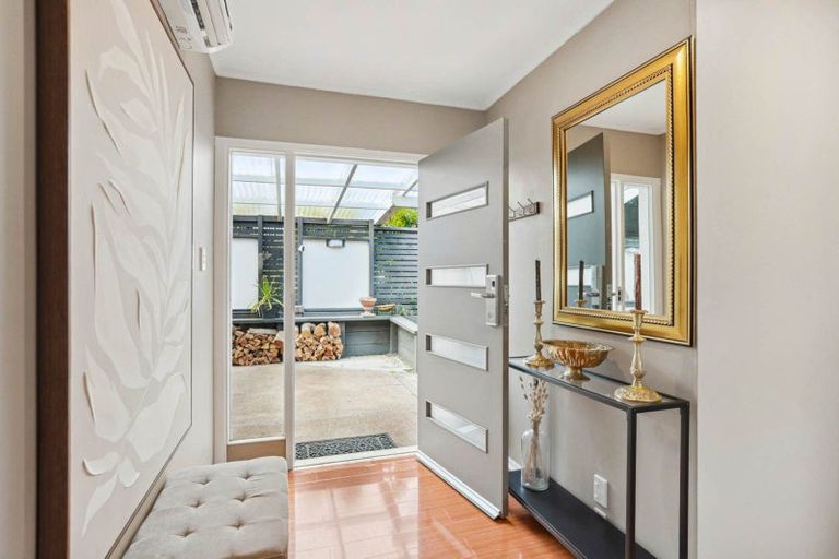 Photo of property in 15 Taioma Crescent, Te Atatu Peninsula, Auckland, 0610