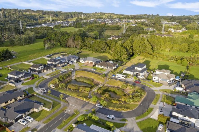 Photo of property in 21 Kahika Grove, Huapai, Kumeu, 0810