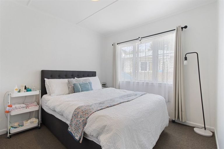 Photo of property in 6 Woodside Road, Massey, Auckland, 0614