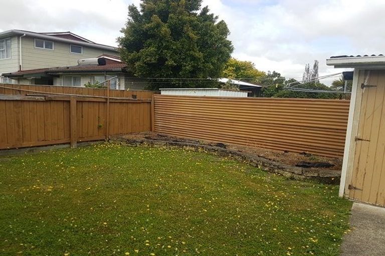 Photo of property in 6 Hollows Crescent, Takaro, Palmerston North, 4412