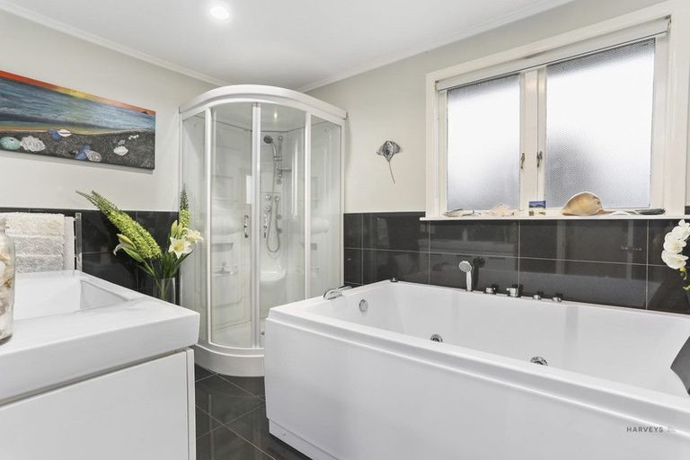 Photo of property in 512 West Coast Road, Oratia, Auckland, 0604