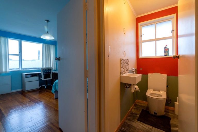 Photo of property in 15 Rembrandt Avenue, Tawa, Wellington, 5028