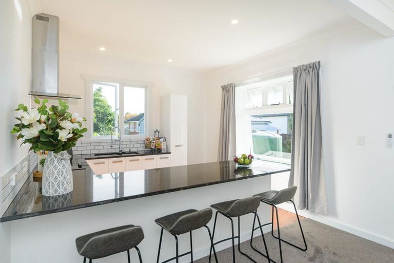 Photo of property in 57b Crewe Crescent, Hokowhitu, Palmerston North, 4410