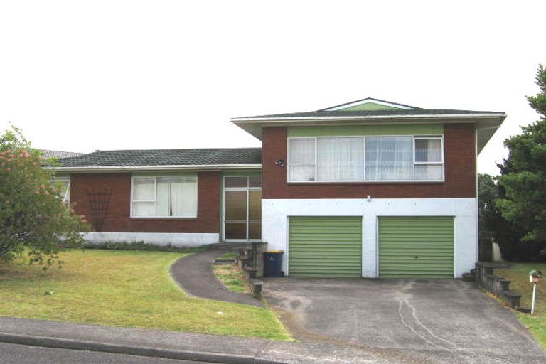 Photo of property in 18 Jenelin Road, Glendene, Auckland, 0602