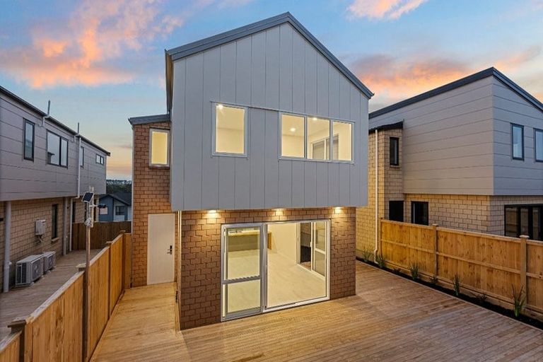 Photo of property in 45 Sunnyheights Road, Orewa, 0931