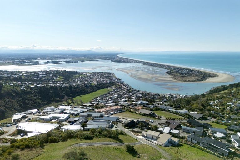 Photo of property in 8 Ararat Lane, Clifton, 8081