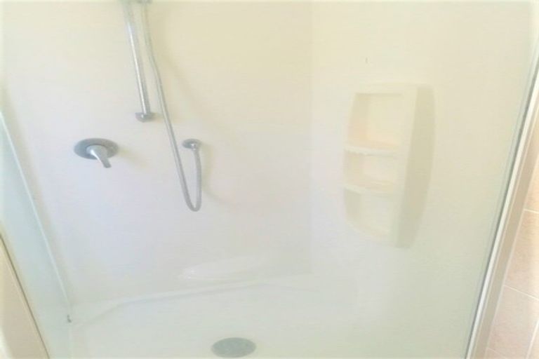 Photo of property in 18 Cheryl Place, Hillcrest, Auckland, 0627