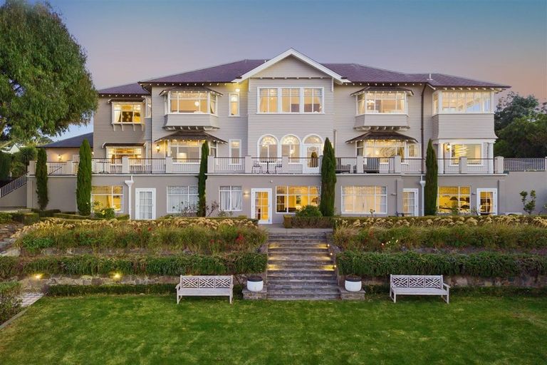 Photo of property in 141 Hackthorne Road, Cashmere, Christchurch, 8022