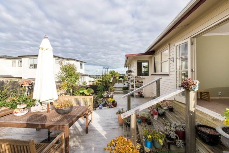 Photo of property in 1/156 Carlisle Road, Northcross, Auckland, 0632