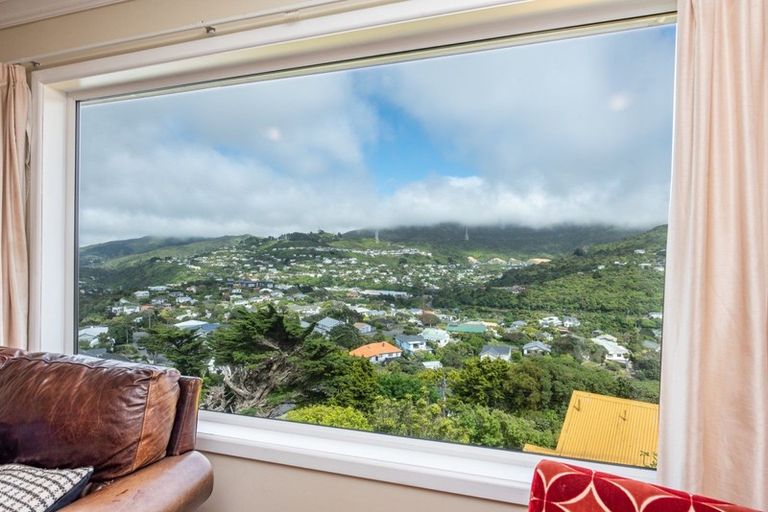 Photo of property in 2 Ambala Way, Ngaio, Wellington, 6035