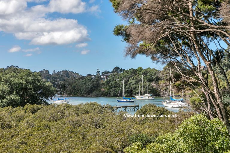Photo of property in 12 Twin Wharf Road, Herald Island, Auckland, 0618