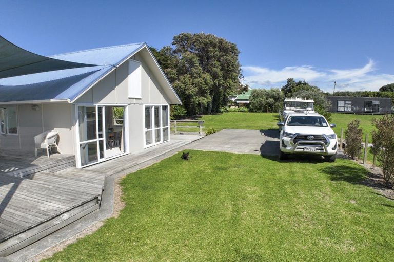 Photo of property in 140 Newcastle Street, Mahia, 4198