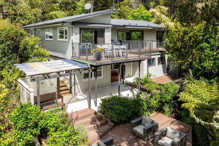 Photo of property in 68 Woodfern Crescent, Titirangi, Auckland, 0604