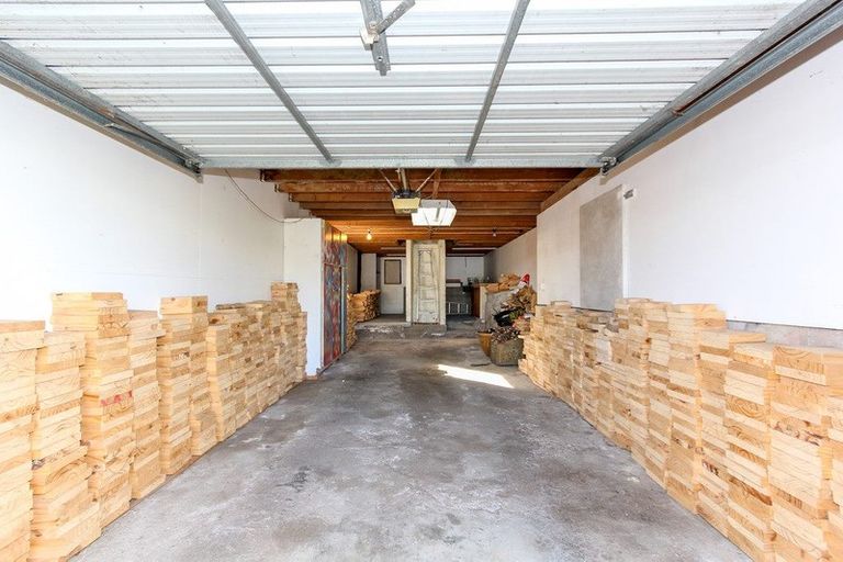 Photo of property in 9 Sardinha Place, Marfell, New Plymouth, 4310