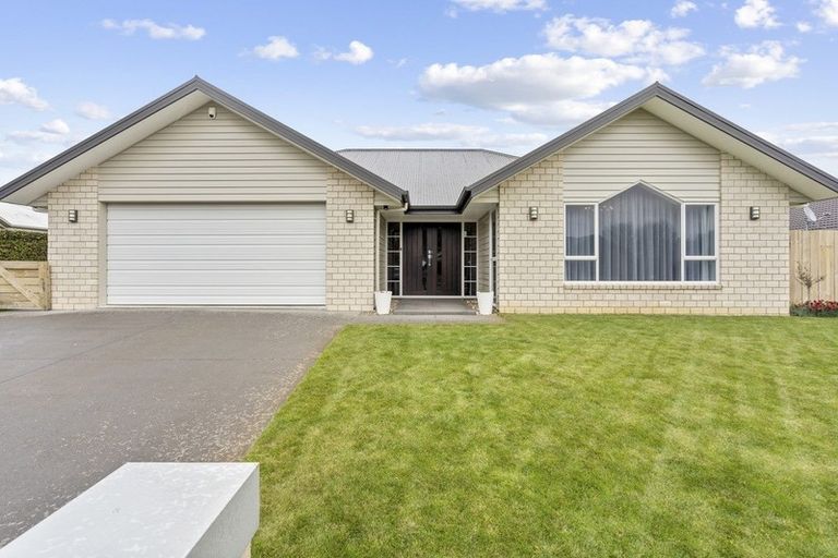 Photo of property in 13 Twin Willow Close, Cambridge, 3434