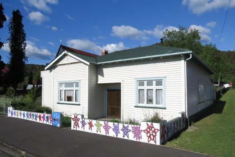 Photo of property in 35 Walsh Street, Reefton, 7830