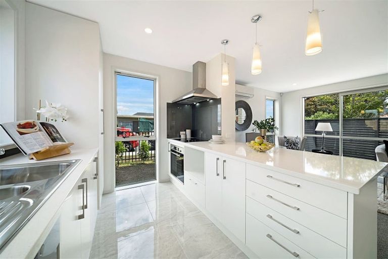 Photo of property in 14b Kirrie Avenue, Te Atatu South, Auckland, 0610