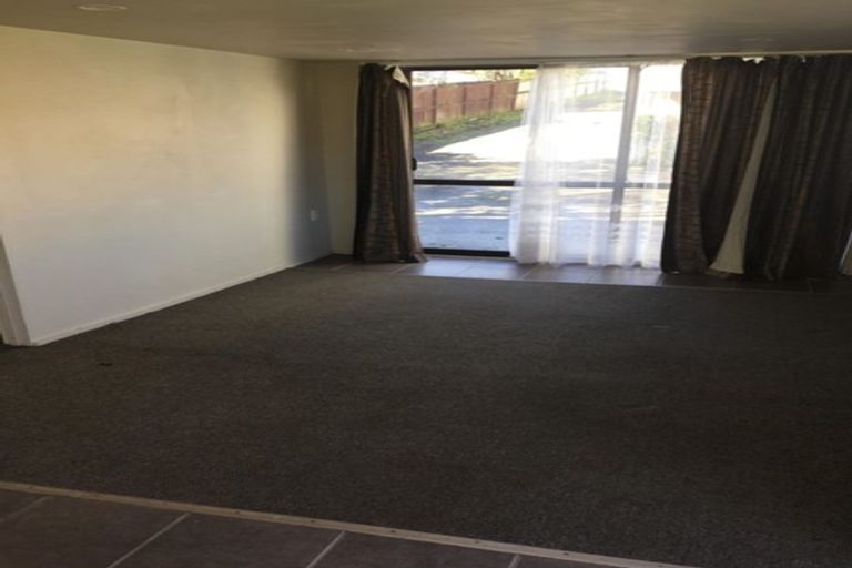 Photo of property in 1/34 Orams Road, Hillpark, Auckland, 2102