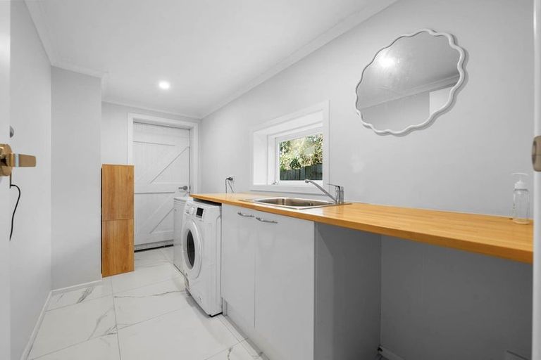 Photo of property in 29 Glenfern Road, Mellons Bay, Auckland, 2014