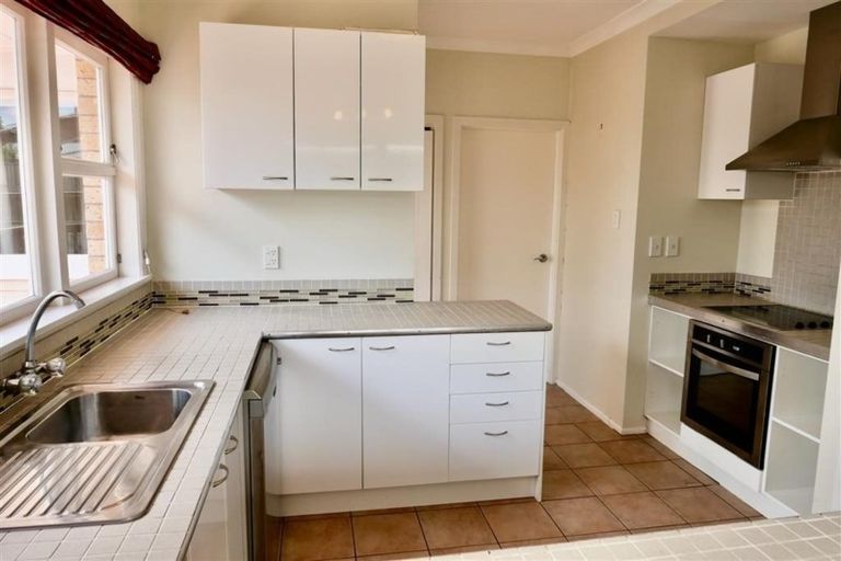 Photo of property in 20 Hillcrest Grove, Hillpark, Auckland, 2102