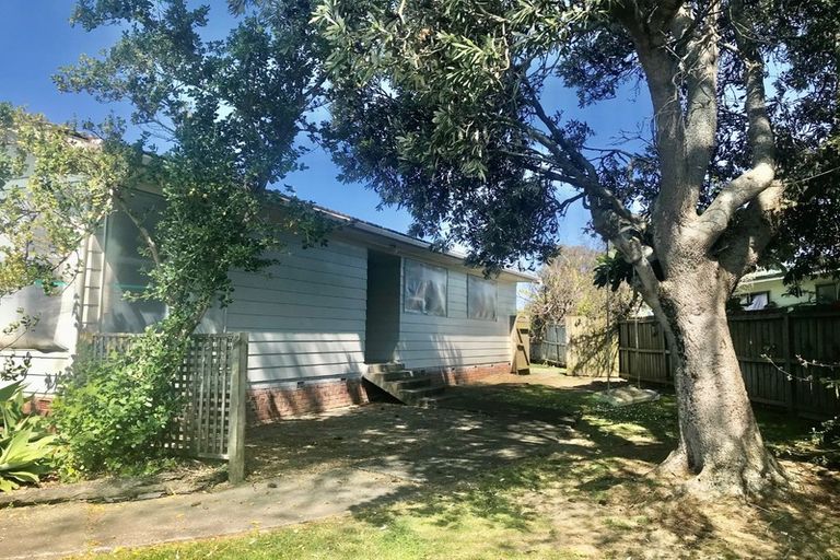 Photo of property in 6 Desford Place, Mangere, Auckland, 2022