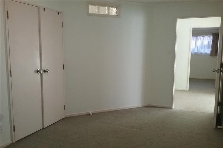 Photo of property in 33 Lewisham Street, Highland Park, Auckland, 2010