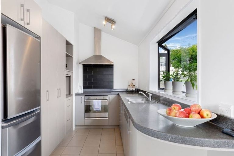 Photo of property in 2/99 Matipo Road, Mairangi Bay, Auckland, 0630