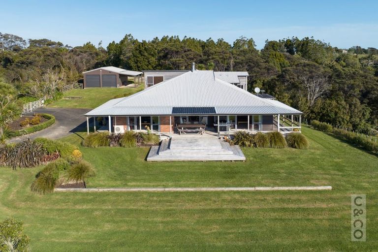 Photo of property in 457 Kiwitahi Road, Helensville, 0875