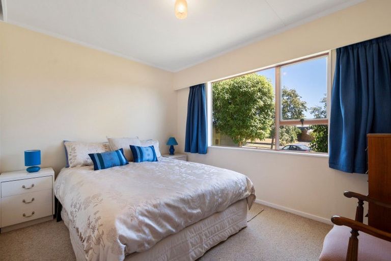 Photo of property in 18 Palliser Place, Milson, Palmerston North, 4414