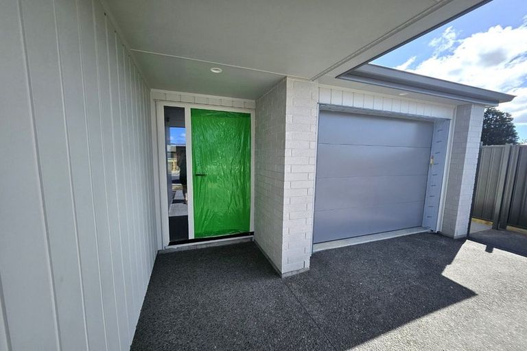 Photo of property in 27 Hammick Crescent, Pyes Pa, 3112