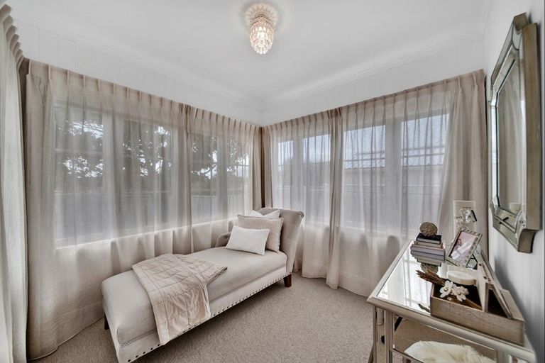 Photo of property in 9 Mayfair Place, Westown, New Plymouth, 4310